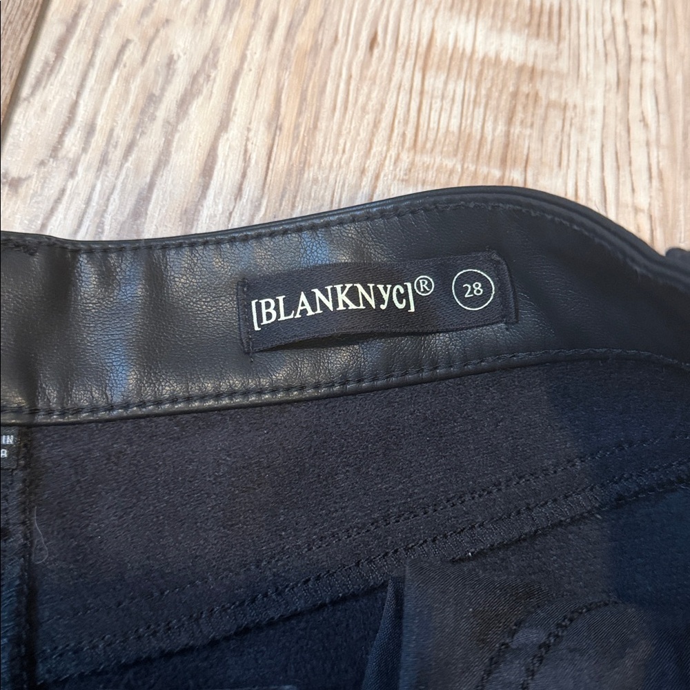 NEW! Blank NYC Black Faux Leather-Trim Mini Skirt Size 28 (6) - Picture 6 of 9